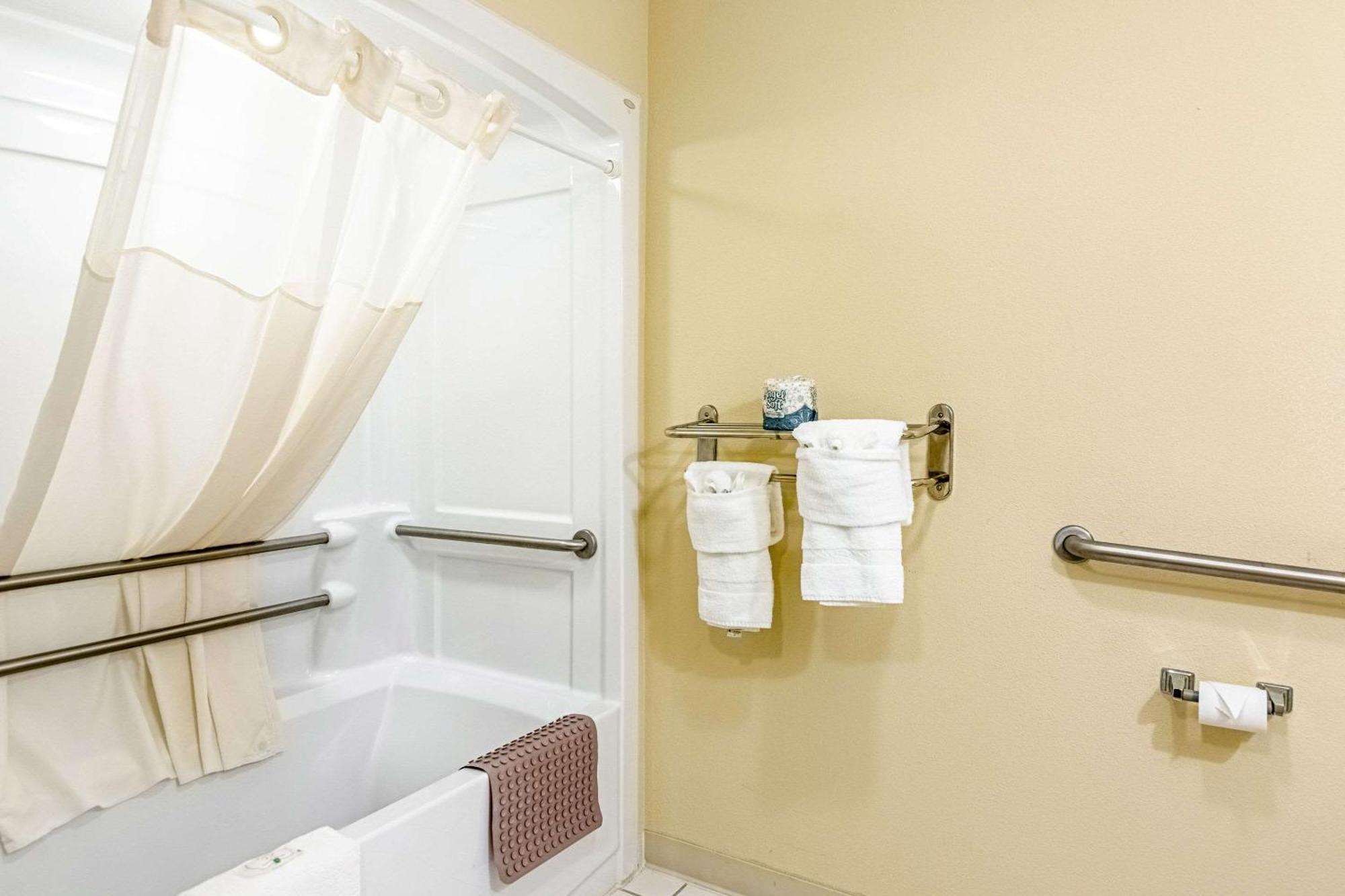 Quality Inn Burkeville Hwy 360 & 460 Экстерьер фото